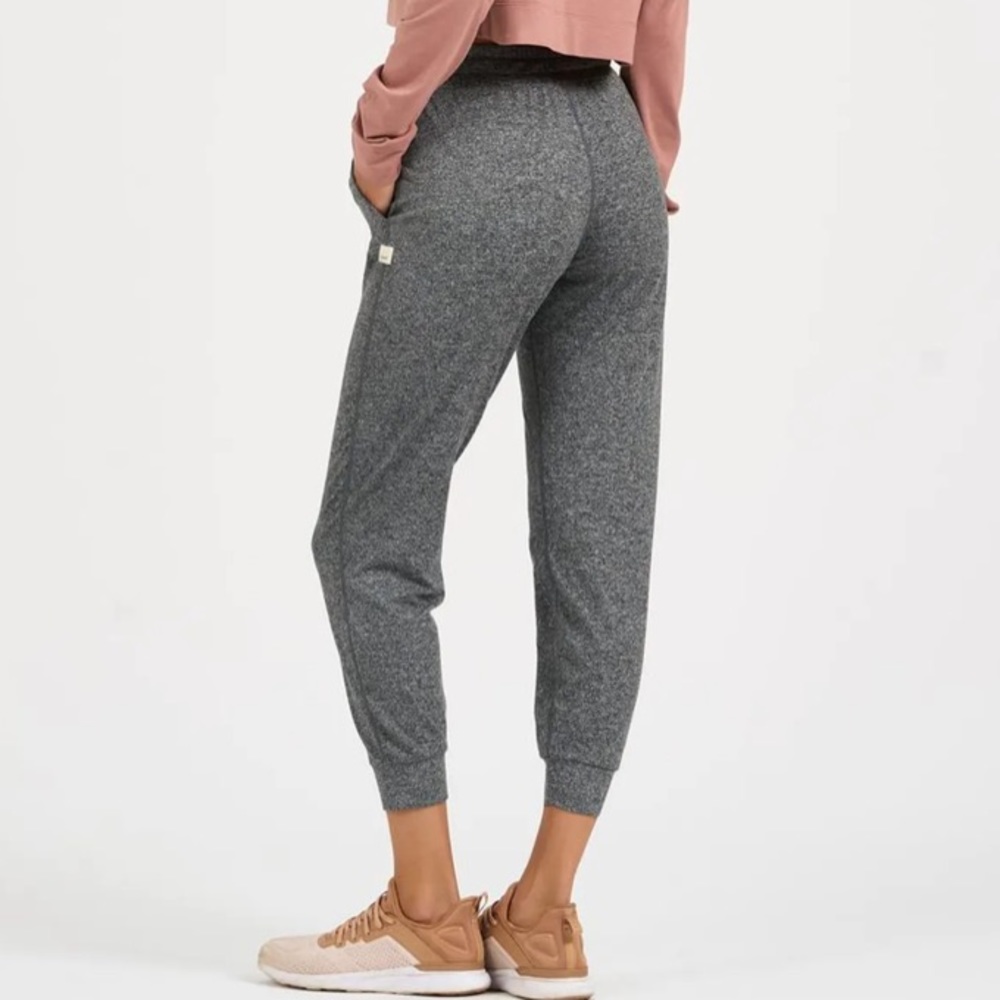 🆕 VUORI Halo Performance Joggers in Heather Grey - Picture 11 of 16
